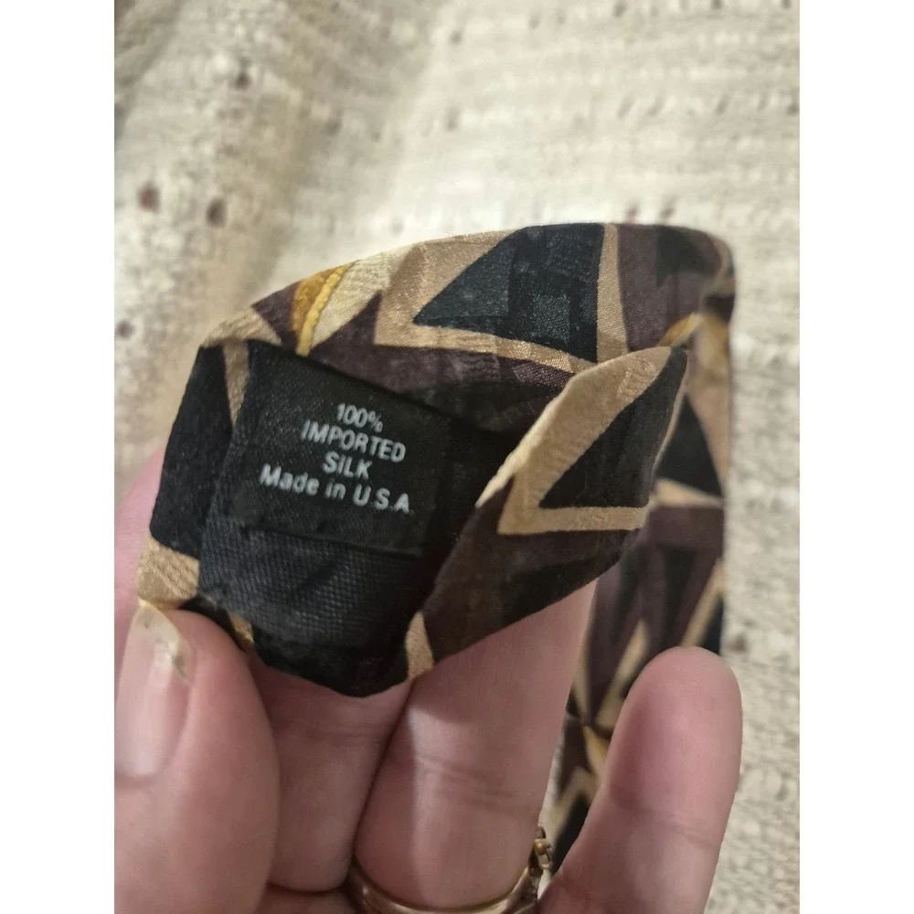 🔥 Vintage Hunting Horn J. Riggins Silk Tie‎ – Bold Geometric Statement